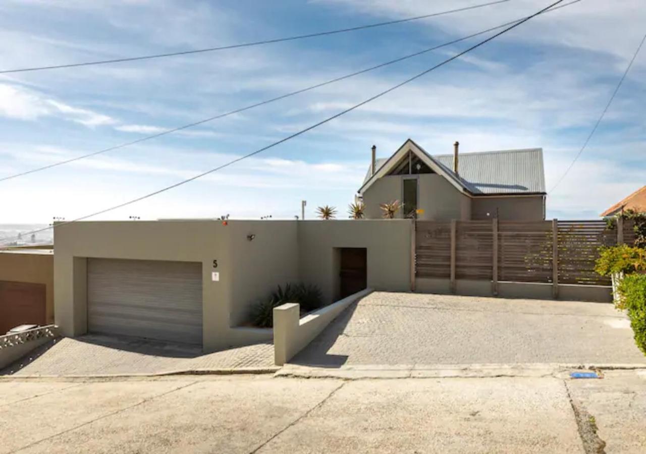 Seaview Apartment In Muizenberg Exterior photo